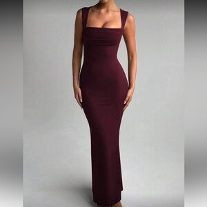 Elegant Burgundy Sleeveless Dress